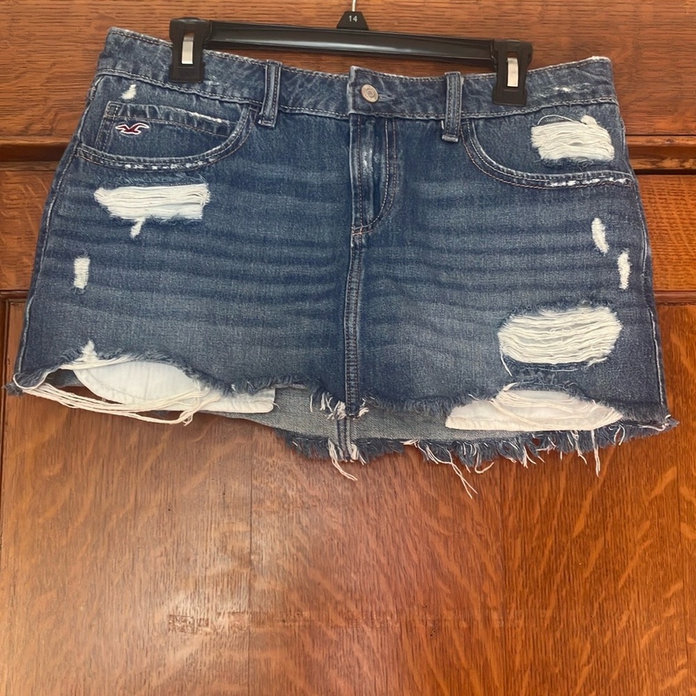 Hollister size 8/ 29 waist distressed mini jean skort